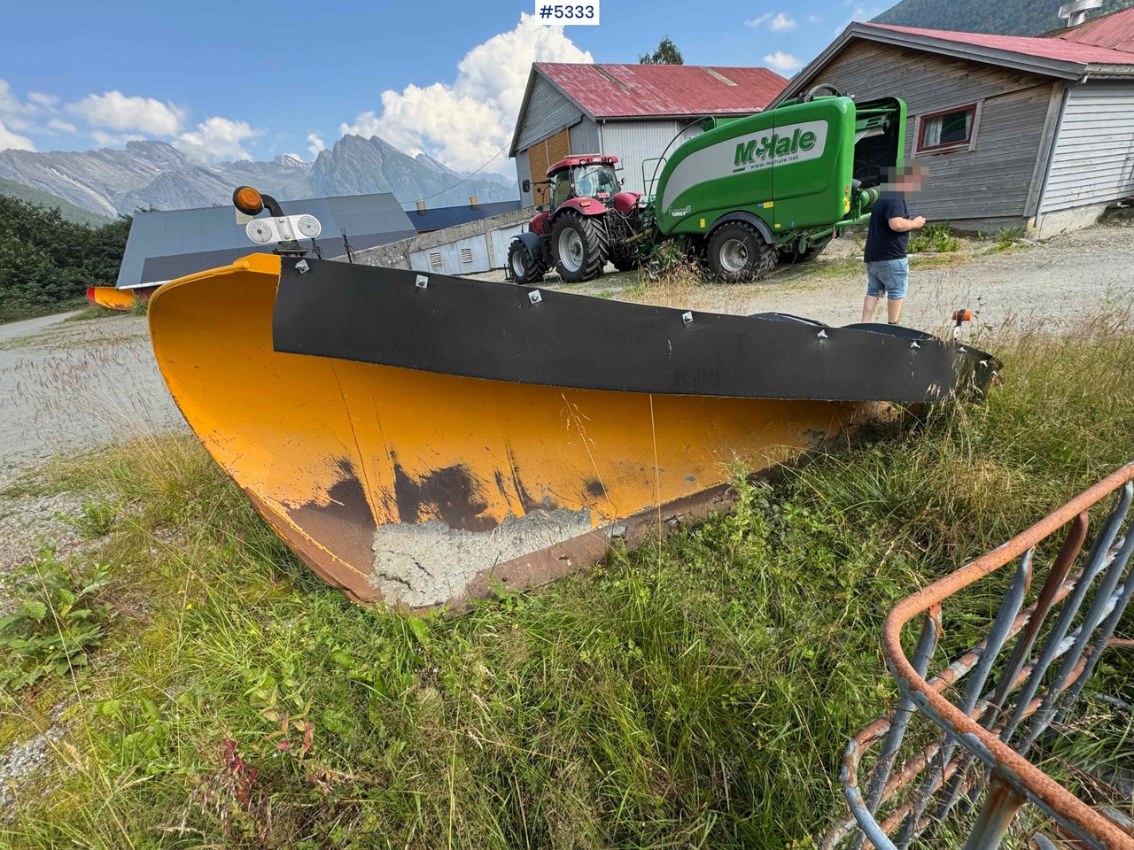 AM Teho 2600 snow plow - Kommunaal-/ Erisõiduk: pilt 1 AM Teho 2600 snow plow - Kommunaal-/ Erisõiduk: pilt 1