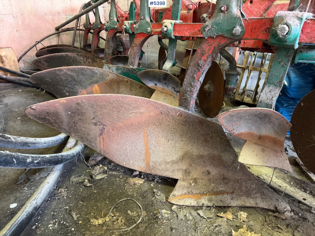 Kverneland 5-furrow plough. - Maaharimisseadmed: pilt 4 Kverneland 5-furrow plough. - Maaharimisseadmed: pilt 4