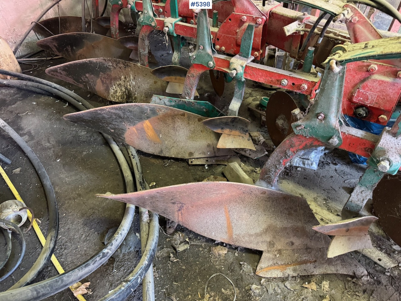 Kverneland 5-furrow plough. - Maaharimisseadmed: pilt 3 Kverneland 5-furrow plough. - Maaharimisseadmed: pilt 3