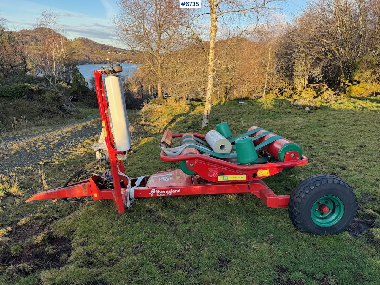 Kverneland Taarup 7335 Round Bale Wrapper - Kaarutusseadmed: pilt 1 Kverneland Taarup 7335 Round Bale Wrapper - Kaarutusseadmed: pilt 1