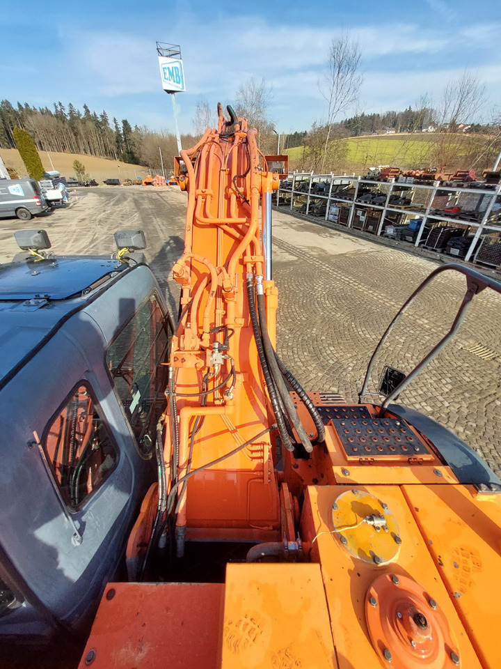 Hitachi ZX225USRLC - Lintekskavaator: pilt 4 Hitachi ZX225USRLC - Lintekskavaator: pilt 4