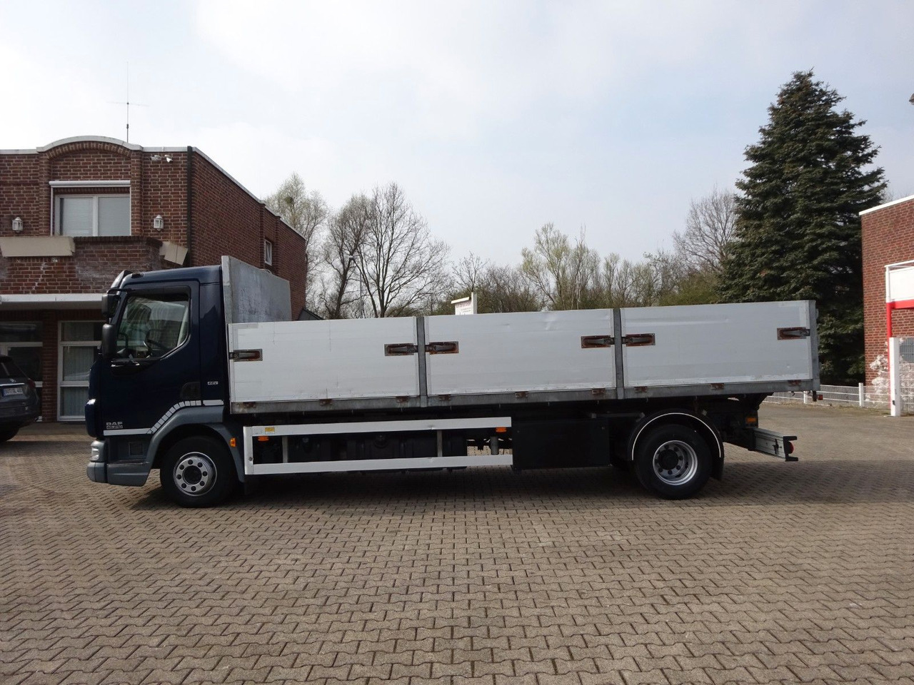 DAF LF 45.210 Kipper 4x2 - Kallurauto: pilt 4 DAF LF 45.210 Kipper 4x2 - Kallurauto: pilt 4