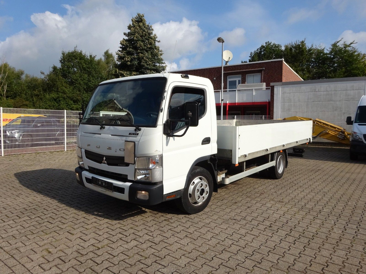 FUSO CANTER 7C15 Pritsche 4x2 - Madelauto: pilt 3 FUSO CANTER 7C15 Pritsche 4x2 - Madelauto: pilt 3