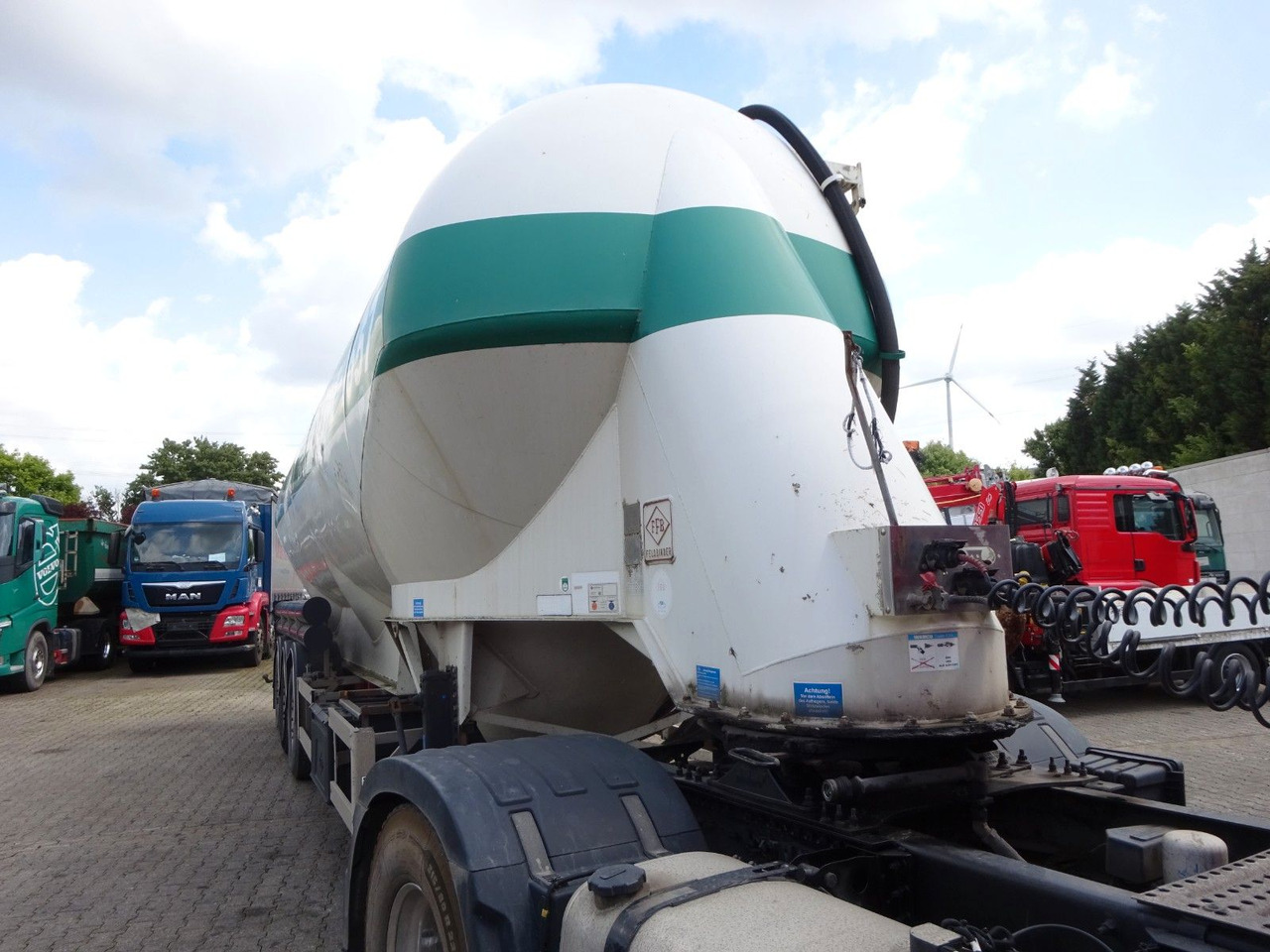 Feldbinder EUT 49.3 Silo für Staub u. Rieselgüter ca. 50m³ - Silo poolhaagis: pilt 4 Feldbinder EUT 49.3 Silo für Staub u. Rieselgüter ca. 50m³ - Silo poolhaagis: pilt 4