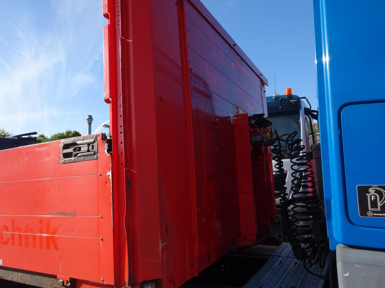 Fliegl Sattelpritsche mit Bordwänden und 3 Achsen - Platvorm/ Madelpoolhaagis: pilt 4 Fliegl Sattelpritsche mit Bordwänden und 3 Achsen - Platvorm/ Madelpoolhaagis: pilt 4