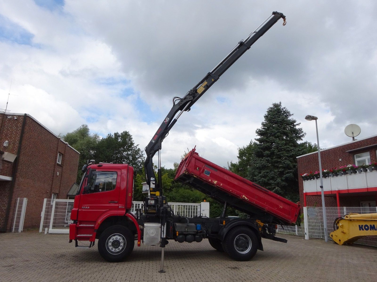 Mercedes-Benz 1833 Axor Meiller 3Skipper +HIAB 111 HIDUO +Funk - Kallurauto, Kraanaga veoauto: pilt 1 Mercedes-Benz 1833 Axor Meiller 3Skipper +HIAB 111 HIDUO +Funk - Kallurauto, Kraanaga veoauto: pilt 1