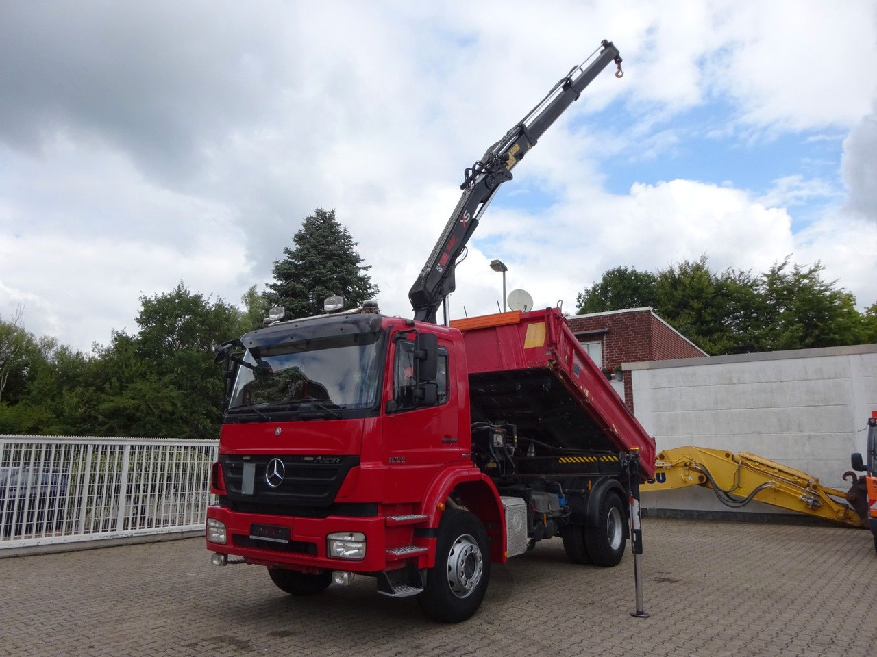 Mercedes-Benz 1833 Axor Meiller 3Skipper +HIAB 111 HIDUO +Funk - Kallurauto, Kraanaga veoauto: pilt 3 Mercedes-Benz 1833 Axor Meiller 3Skipper +HIAB 111 HIDUO +Funk - Kallurauto, Kraanaga veoauto: pilt 3