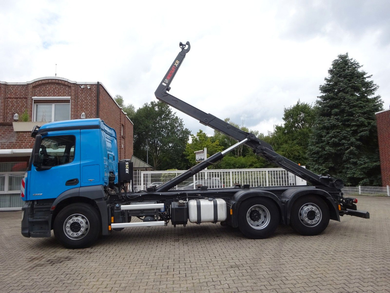 Mercedes-Benz 2533 Antos MULTILIFT Abroller 6x2 - Konkstõstukiga veoauto: pilt 2 Mercedes-Benz 2533 Antos MULTILIFT Abroller 6x2 - Konkstõstukiga veoauto: pilt 2