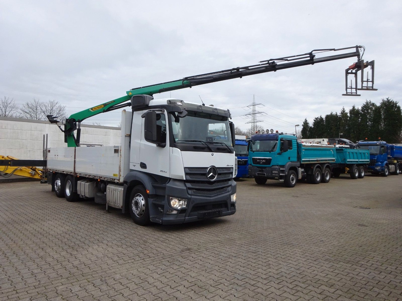 Mercedes-Benz 2543 Antos Baustoff +PK 26001 bis 20 m Auslage Mercedes-Benz 2543 Antos Baustoff +PK 26001 bis 20 m Auslage - Kraanaga veoauto, Madelveok/ Platvormveok: pilt 2 Mercedes-Benz 2543 Antos Baustoff +PK 26001 bis 20 m Auslage Mercedes-Benz 2543 Antos Baustoff +PK 26001 bis 20 m Auslage - Kraanaga veoauto, Madelveok/ Platvormveok: pilt 2