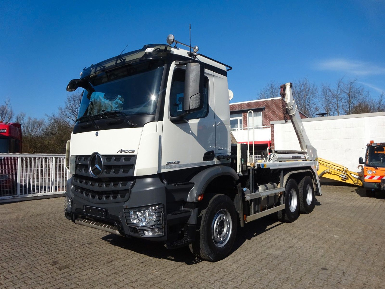 Mercedes-Benz 2642 Arocs MEILLER Absetzkipper + Lenkachse 6x4 - Nöörtõstukiga veoauto: pilt 2 Mercedes-Benz 2642 Arocs MEILLER Absetzkipper + Lenkachse 6x4 - Nöörtõstukiga veoauto: pilt 2