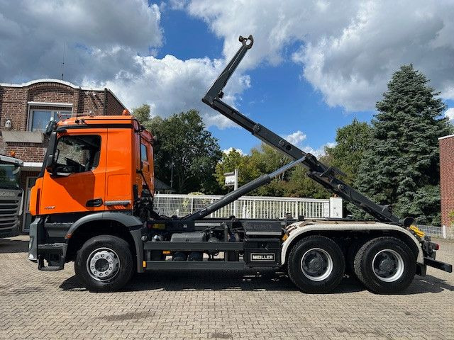 Mercedes-Benz 2651 Arocs MEILLER RK2060 Abroller 6x4 - Konkstõstukiga veoauto: pilt 3 Mercedes-Benz 2651 Arocs MEILLER RK2060 Abroller 6x4 - Konkstõstukiga veoauto: pilt 3