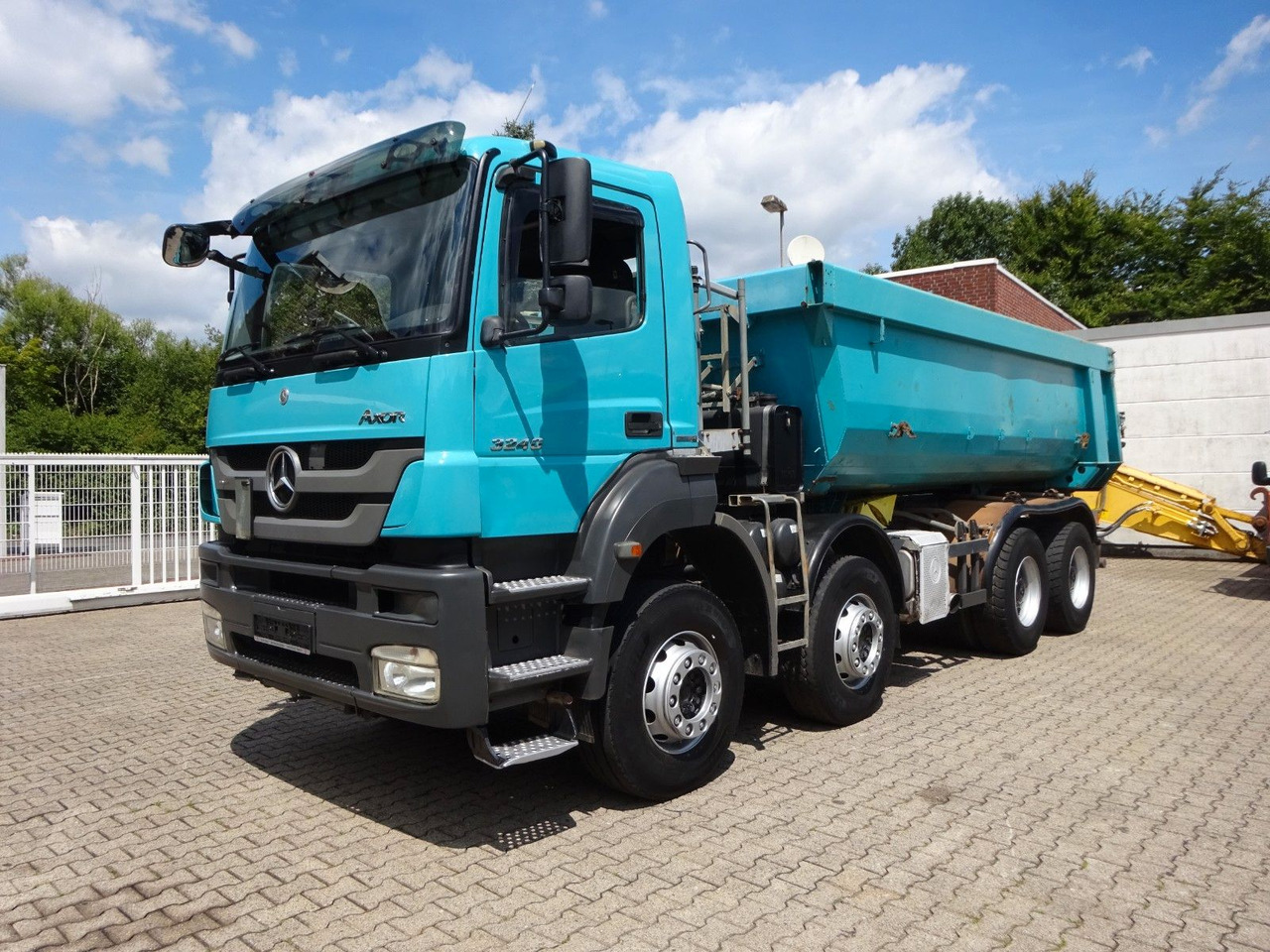 Mercedes-Benz 3240 Axor Muldenkipper 8x4 - Kallurauto: pilt 2 Mercedes-Benz 3240 Axor Muldenkipper 8x4 - Kallurauto: pilt 2
