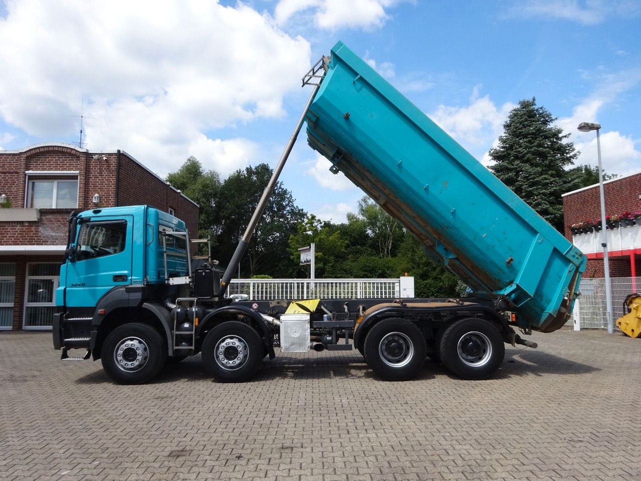 Mercedes-Benz 3240 Axor Muldenkipper 8x4 - Kallurauto: pilt 3 Mercedes-Benz 3240 Axor Muldenkipper 8x4 - Kallurauto: pilt 3