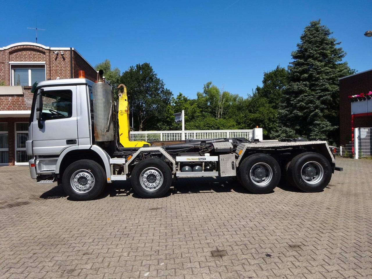Mercedes-Benz 3244 Actros PALFINGER Abroller 8x4 - Konkstõstukiga veoauto: pilt 2 Mercedes-Benz 3244 Actros PALFINGER Abroller 8x4 - Konkstõstukiga veoauto: pilt 2