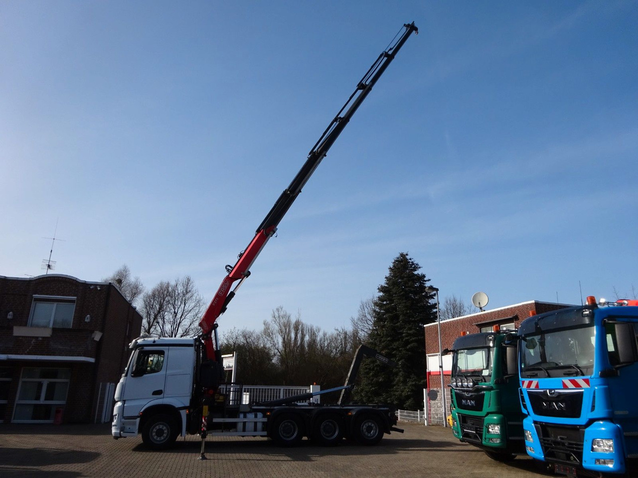 Mercedes-Benz 3248 Fassi Abroller + Fassi F275A 8x4 TRIDEM - Kraanaga veoauto: pilt 3 Mercedes-Benz 3248 Fassi Abroller + Fassi F275A 8x4 TRIDEM - Kraanaga veoauto: pilt 3