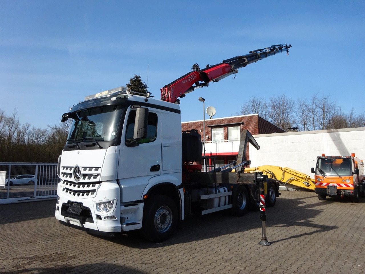 Mercedes-Benz 3248 Fassi Abroller + Fassi F275A 8x4 TRIDEM - Kraanaga veoauto: pilt 4 Mercedes-Benz 3248 Fassi Abroller + Fassi F275A 8x4 TRIDEM - Kraanaga veoauto: pilt 4