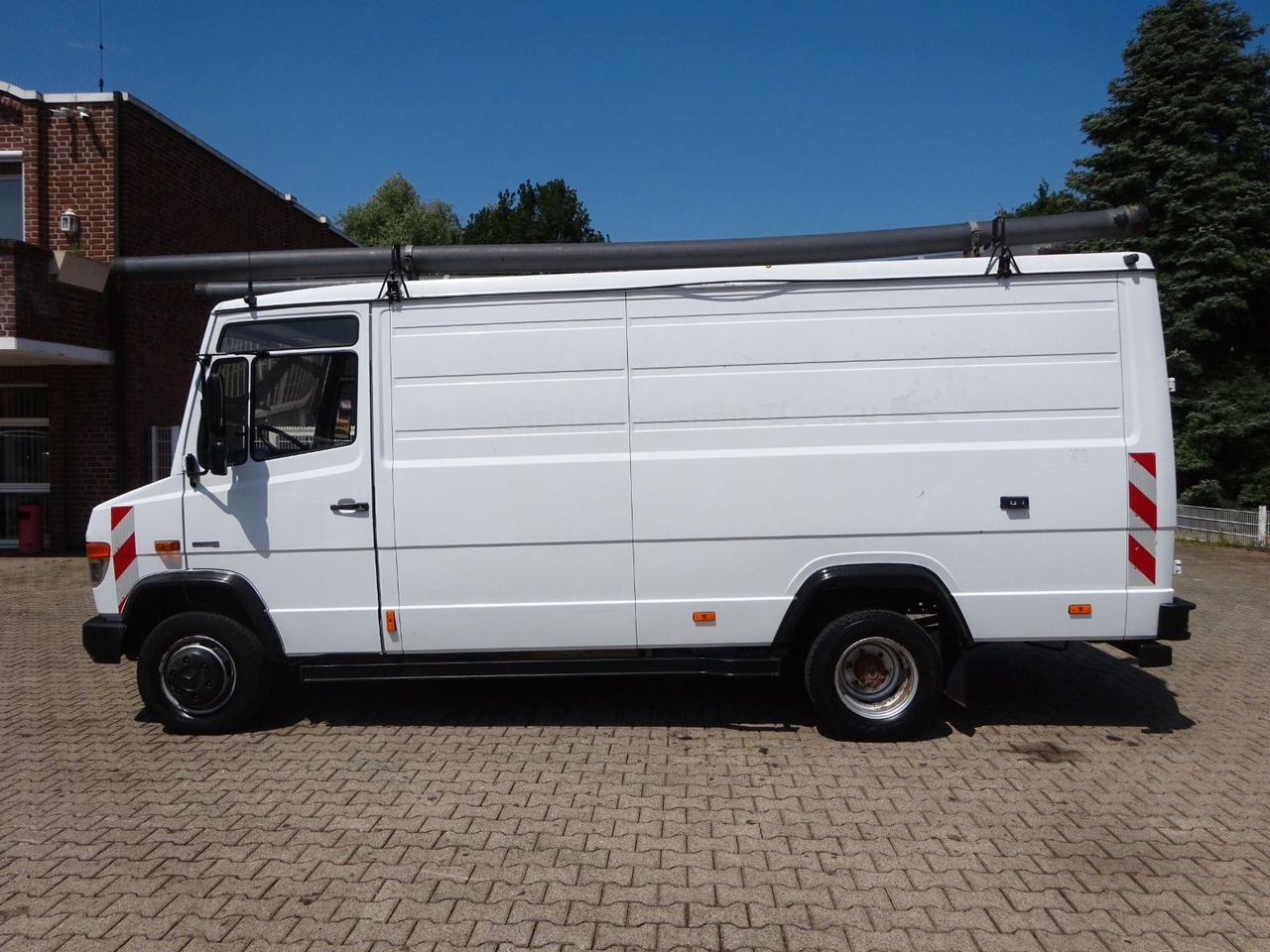 Mercedes-Benz 613D Vario Kasten 4x2 - Kaubik: pilt 3 Mercedes-Benz 613D Vario Kasten 4x2 - Kaubik: pilt 3