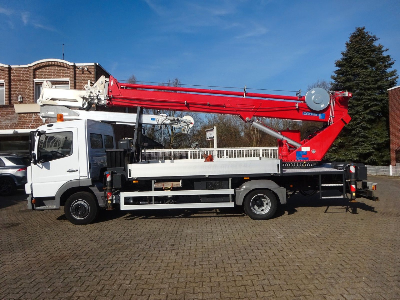 Mercedes-Benz 818 Atego + Böcker AK 32 Meter Dachdeckerkran - Kraanaga veoauto: pilt 3 Mercedes-Benz 818 Atego + Böcker AK 32 Meter Dachdeckerkran - Kraanaga veoauto: pilt 3