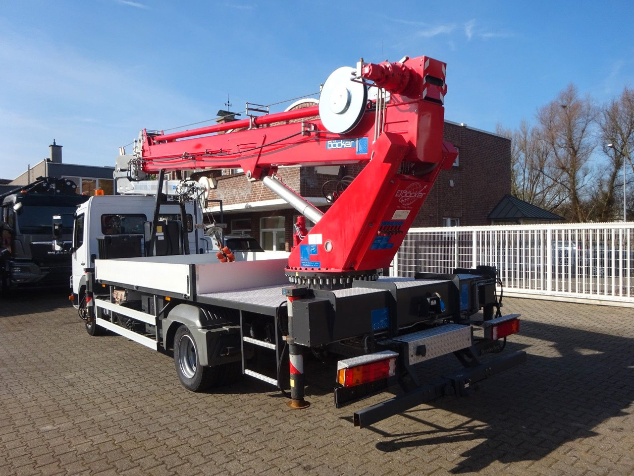 Mercedes-Benz 818 Atego + Böcker AK 32 Meter Dachdeckerkran - Kraanaga veoauto: pilt 4 Mercedes-Benz 818 Atego + Böcker AK 32 Meter Dachdeckerkran - Kraanaga veoauto: pilt 4