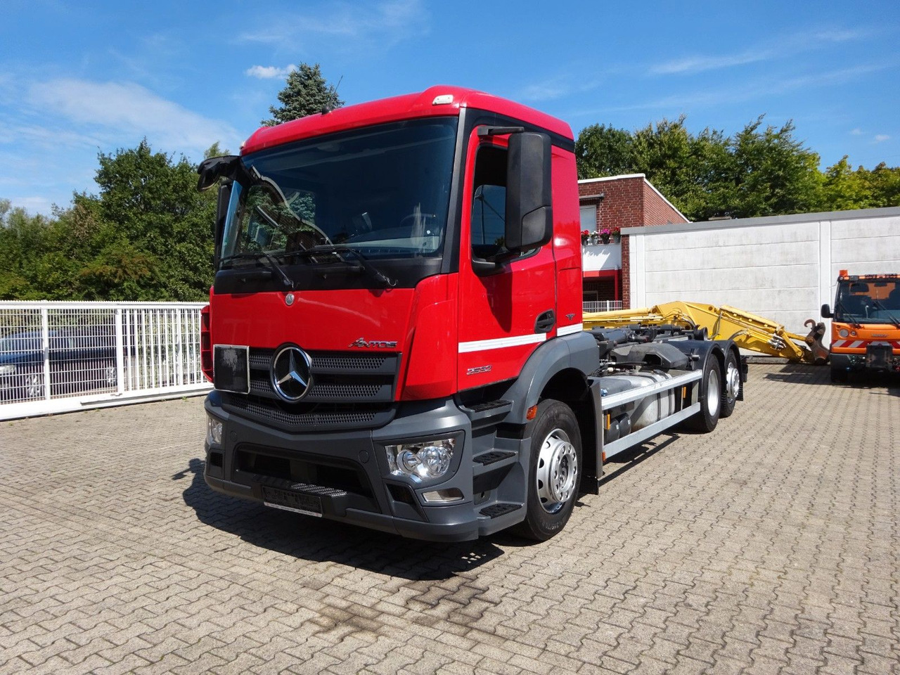 Mercedes-Benz Antos 2532 MEILLER Abroller Lift+Lenkachse 6x2 - Konkstõstukiga veoauto: pilt 2 Mercedes-Benz Antos 2532 MEILLER Abroller Lift+Lenkachse 6x2 - Konkstõstukiga veoauto: pilt 2
