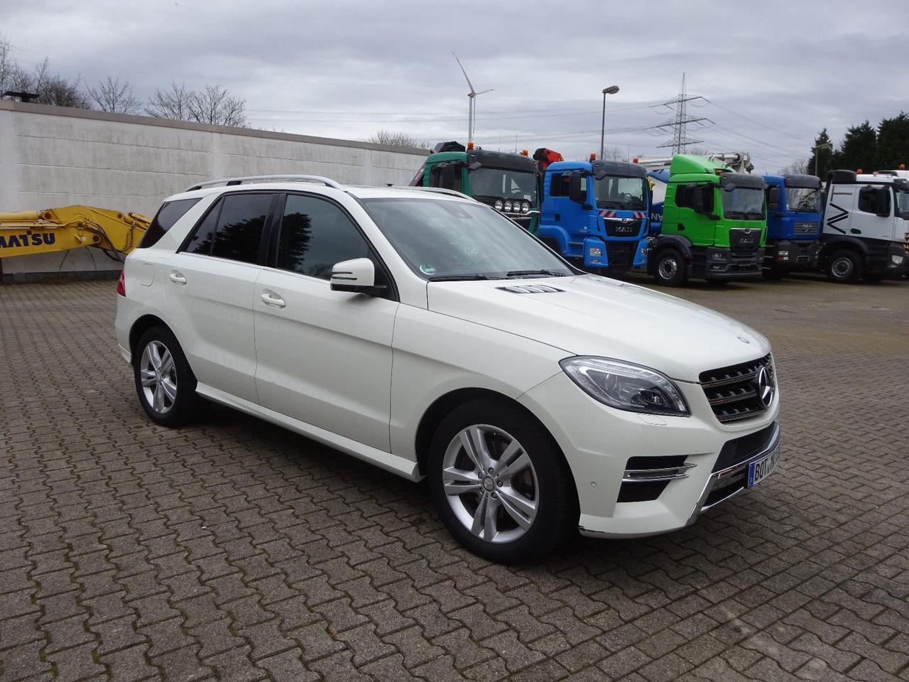 Mercedes-Benz ML 350 CDI BlueTec Mercedes-Benz ML 350 CDI BlueTec. AMG Paket - Maastur: pilt 1 Mercedes-Benz ML 350 CDI BlueTec Mercedes-Benz ML 350 CDI BlueTec. AMG Paket - Maastur: pilt 1