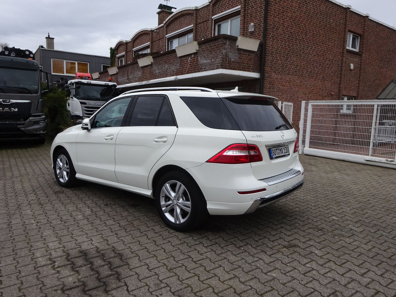 Mercedes-Benz ML 350 CDI BlueTec Mercedes-Benz ML 350 CDI BlueTec. AMG Paket - Maastur: pilt 4 Mercedes-Benz ML 350 CDI BlueTec Mercedes-Benz ML 350 CDI BlueTec. AMG Paket - Maastur: pilt 4