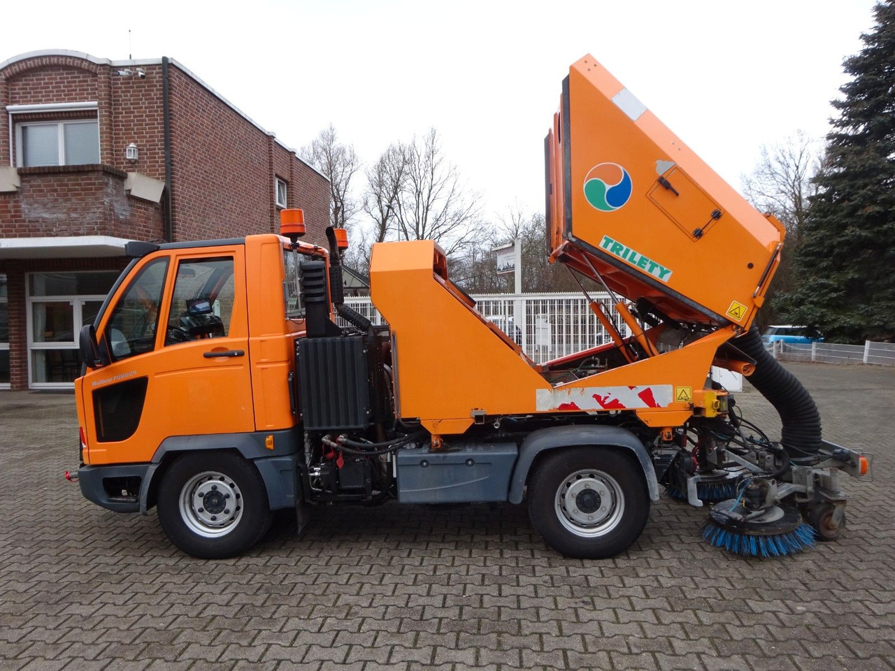 Multicar M30 HAKO FUMO Kehrmaschine+Kipper Wechsel-System - Tarbesõiduk kallur: pilt 2 Multicar M30 HAKO FUMO Kehrmaschine+Kipper Wechsel-System - Tarbesõiduk kallur: pilt 2