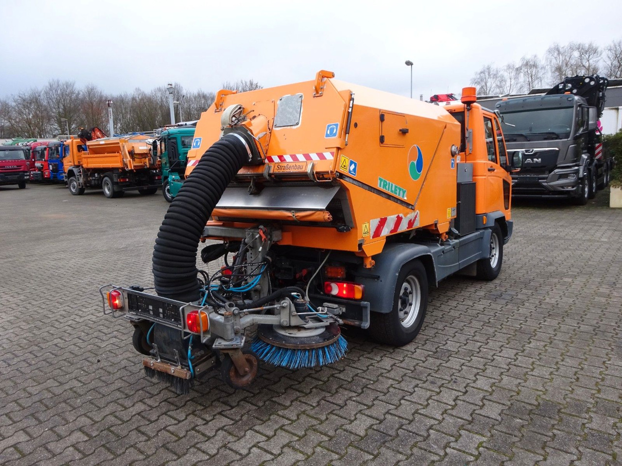 Multicar M30 HAKO FUMO Kehrmaschine+Kipper Wechsel-System - Tarbesõiduk kallur: pilt 5 Multicar M30 HAKO FUMO Kehrmaschine+Kipper Wechsel-System - Tarbesõiduk kallur: pilt 5