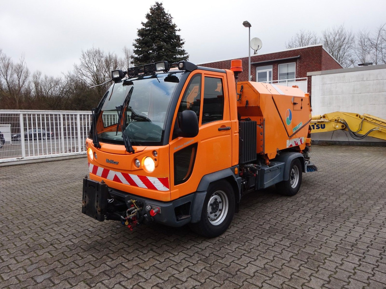 Multicar M30 HAKO FUMO Kehrmaschine + Schneeplatte 4x4 - Tarbesõiduk kallur: pilt 3 Multicar M30 HAKO FUMO Kehrmaschine + Schneeplatte 4x4 - Tarbesõiduk kallur: pilt 3