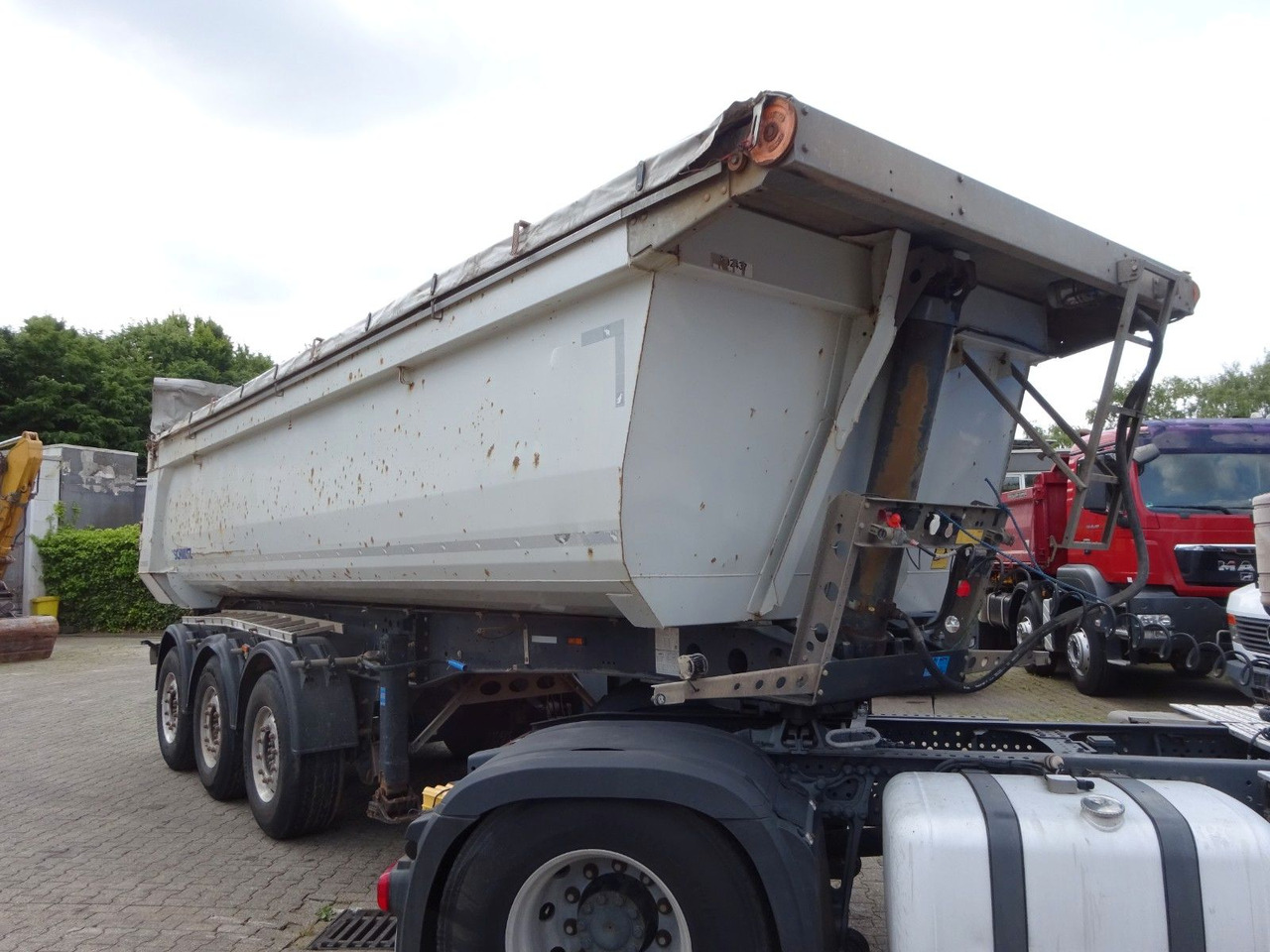 Schmitz Cargobull SGF S3 Kipp Auflieger Mulde mit 3 Achsen - Kallur-poolhaagis: pilt 2 Schmitz Cargobull SGF S3 Kipp Auflieger Mulde mit 3 Achsen - Kallur-poolhaagis: pilt 2