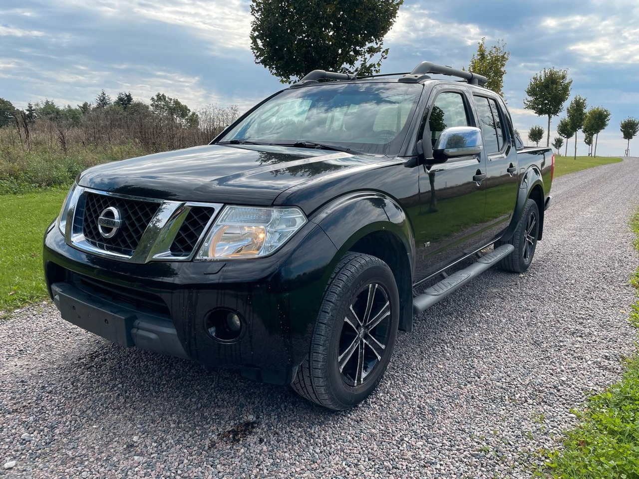 Nissan Navara Pickup Double Cab LE V6 4x4 LB - Maastur: pilt 1 Nissan Navara Pickup Double Cab LE V6 4x4 LB - Maastur: pilt 1