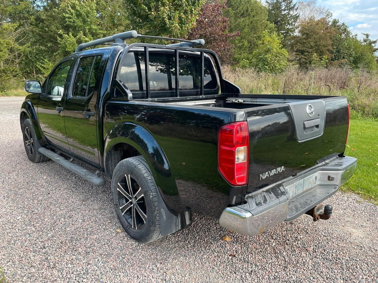 Nissan Navara Pickup Double Cab LE V6 4x4 LB - Maastur: pilt 3 Nissan Navara Pickup Double Cab LE V6 4x4 LB - Maastur: pilt 3