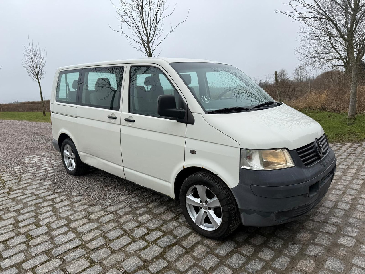Volkswagen T5 Transporter 1.9 TDI *9 Sitze * 3900 € - Mikrobuss: pilt 1 Volkswagen T5 Transporter 1.9 TDI *9 Sitze * 3900 € - Mikrobuss: pilt 1