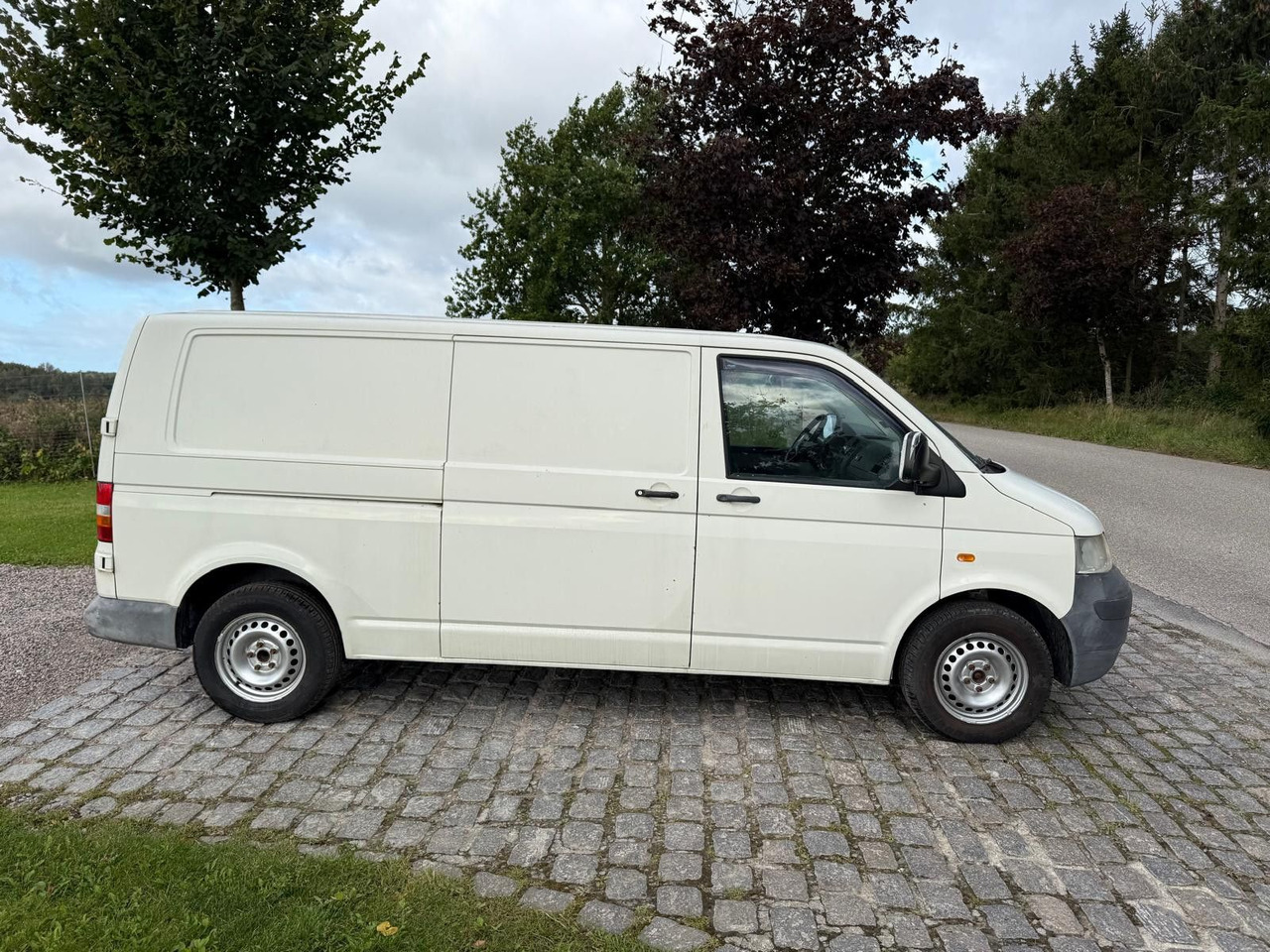 Volkswagen T5 Transporter 2.5 TDI Kasten lang *2500 € - Väike kaubik: pilt 5 Volkswagen T5 Transporter 2.5 TDI Kasten lang *2500 € - Väike kaubik: pilt 5