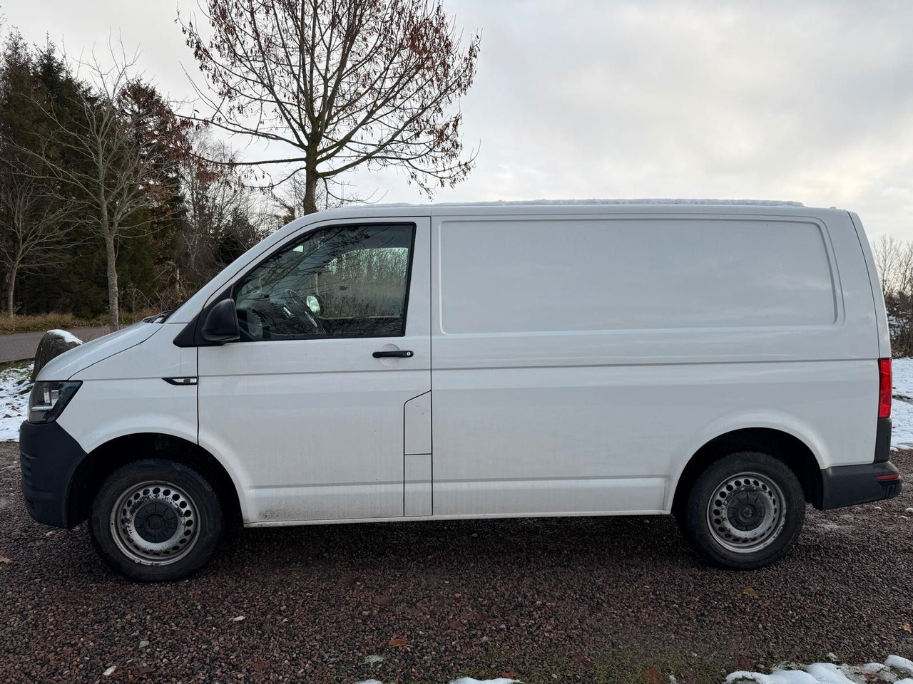 Volkswagen T6 Transporter Kasten Kombi - Mikrobuss: pilt 2 Volkswagen T6 Transporter Kasten Kombi - Mikrobuss: pilt 2