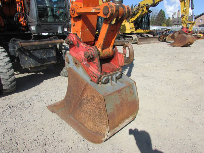 Hitachi ZX 140 W-3 Mobilbagger 45.000 EUR / Klima - Ratastel ekskavaator: pilt 4 Hitachi ZX 140 W-3 Mobilbagger 45.000 EUR / Klima - Ratastel ekskavaator: pilt 4