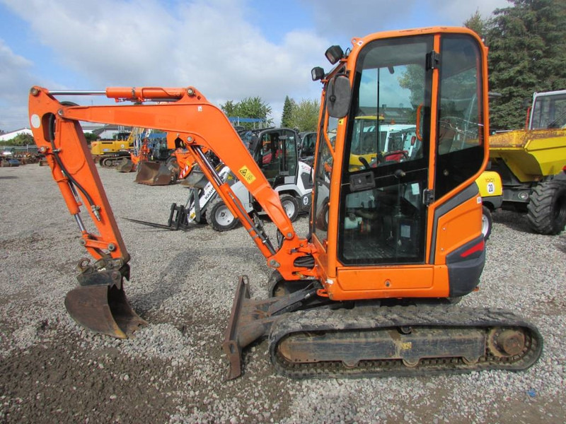 Kubota U 27-4 Minibagger 20.000 EUR - Miniekskavaator: pilt 2 Kubota U 27-4 Minibagger 20.000 EUR - Miniekskavaator: pilt 2