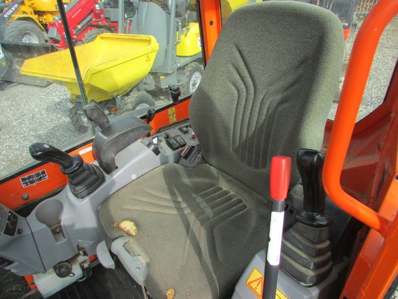 Kubota U 27-4 Minibagger 21.000 EUR - Miniekskavaator: pilt 5 Kubota U 27-4 Minibagger 21.000 EUR - Miniekskavaator: pilt 5