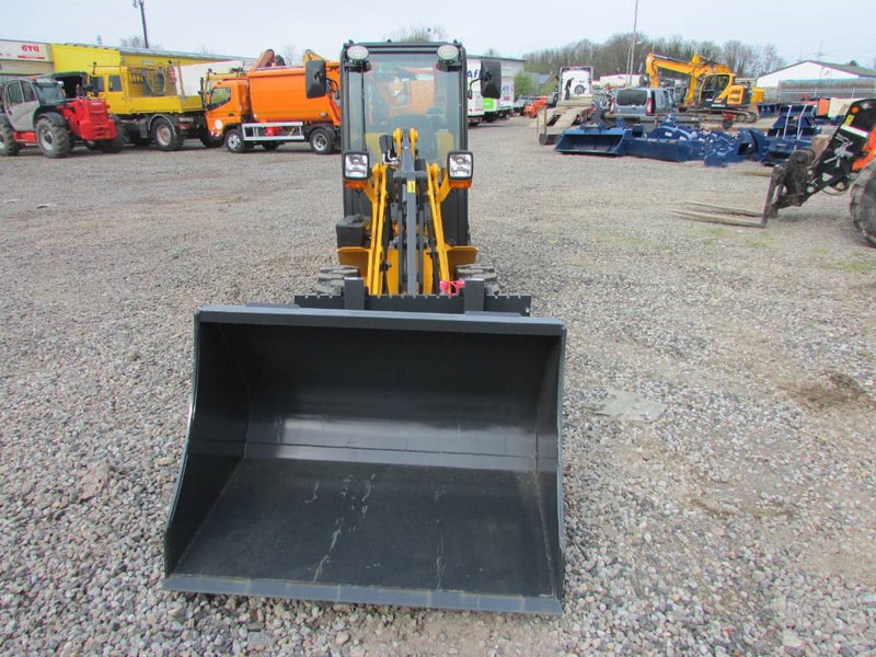 Schäffer 2428 SLT Schmalspur Radlader 32.500 Schaeffer - Kompaktroomiklaadur: pilt 4 Schäffer 2428 SLT Schmalspur Radlader 32.500 Schaeffer - Kompaktroomiklaadur: pilt 4