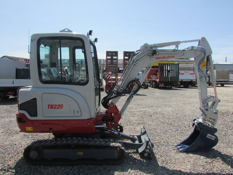 Takeuchi TB 225 Minibagger 44.000 EUR - Miniekskavaator: pilt 5 Takeuchi TB 225 Minibagger 44.000 EUR - Miniekskavaator: pilt 5