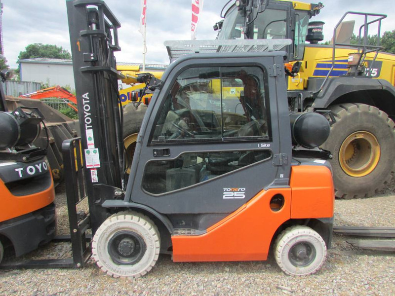 Toyota 02-8 FGF 25 Tonero 25 Gas Stapler 7.500 EUR - Gaasitõstuk: pilt 1 Toyota 02-8 FGF 25 Tonero 25 Gas Stapler 7.500 EUR - Gaasitõstuk: pilt 1
