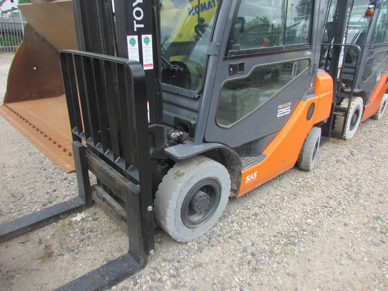 Toyota 02-8 FGF 25 Tonero 25 Gas Stapler 7.500 EUR - Gaasitõstuk: pilt 2 Toyota 02-8 FGF 25 Tonero 25 Gas Stapler 7.500 EUR - Gaasitõstuk: pilt 2