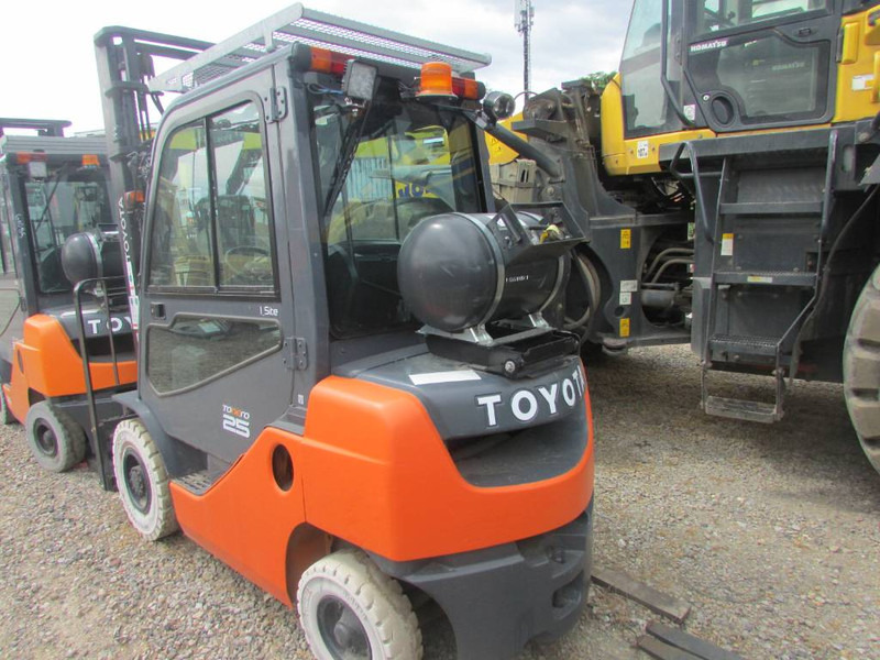 Toyota 02-8 FGF 25 Tonero 25 Gas Stapler 7.500 EUR - Gaasitõstuk: pilt 2 Toyota 02-8 FGF 25 Tonero 25 Gas Stapler 7.500 EUR - Gaasitõstuk: pilt 2