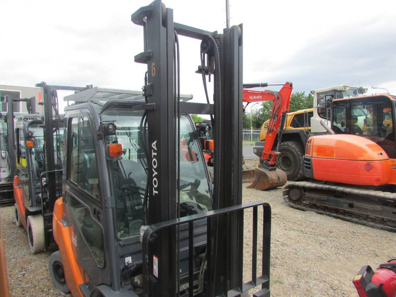 Toyota 02-8 FGF 25 Tonero 25 Gas Stapler 7.500 EUR - Gaasitõstuk: pilt 3 Toyota 02-8 FGF 25 Tonero 25 Gas Stapler 7.500 EUR - Gaasitõstuk: pilt 3