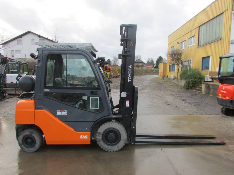 Toyota 02-8 FGF 25 Tonero 25 Gas Stapler - Gaasitõstuk: pilt 3 Toyota 02-8 FGF 25 Tonero 25 Gas Stapler - Gaasitõstuk: pilt 3