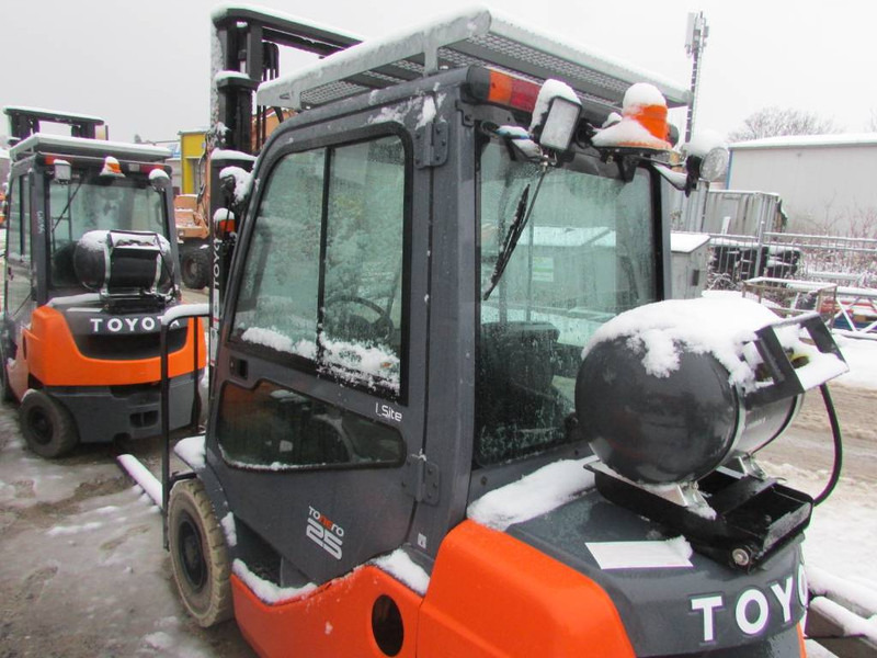 Toyota 02-8 FGF 25 Tonero 25 Gas Stapler - Gaasitõstuk: pilt 4 Toyota 02-8 FGF 25 Tonero 25 Gas Stapler - Gaasitõstuk: pilt 4
