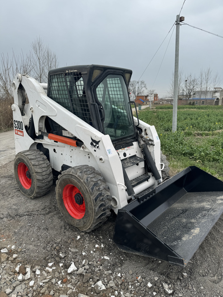 BOBCAT S300 - Kompaktlaadur: pilt 3 BOBCAT S300 - Kompaktlaadur: pilt 3