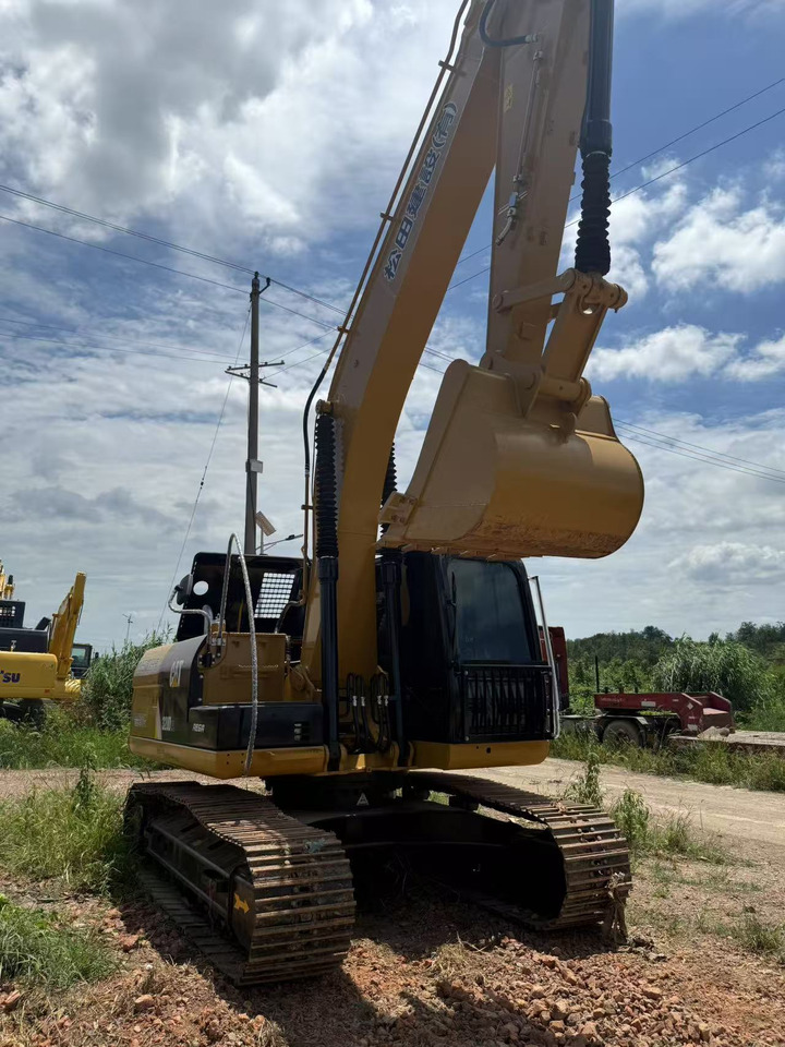 CAT 320D2 - Lintekskavaator: pilt 3 CAT 320D2 - Lintekskavaator: pilt 3