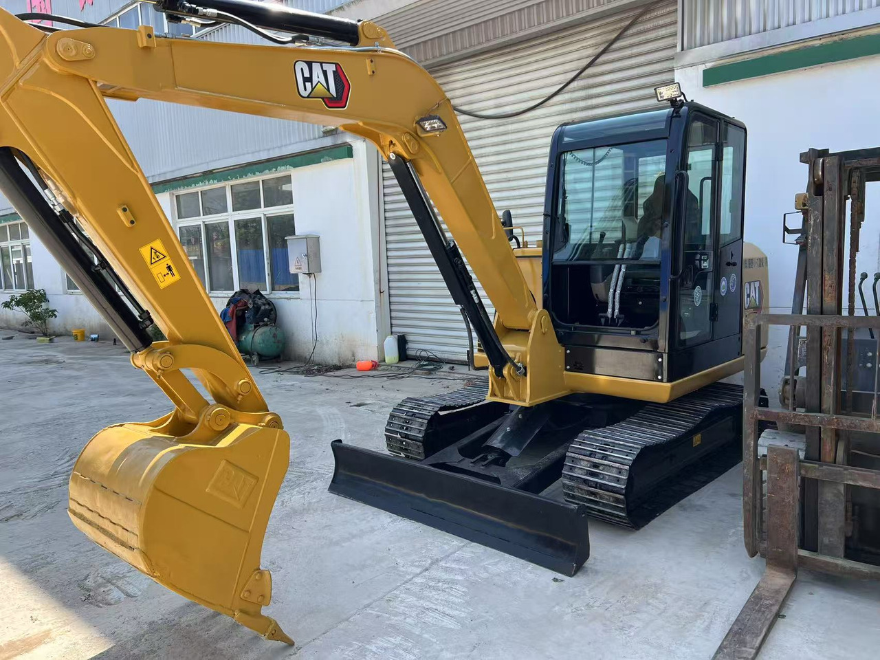 CATERPILLAR 305.5E2 - Miniekskavaator: pilt 3 CATERPILLAR 305.5E2 - Miniekskavaator: pilt 3