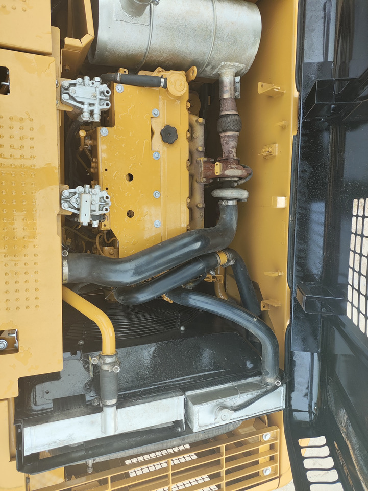 CATERPILLAR 320D2 - Lintekskavaator: pilt 4 CATERPILLAR 320D2 - Lintekskavaator: pilt 4